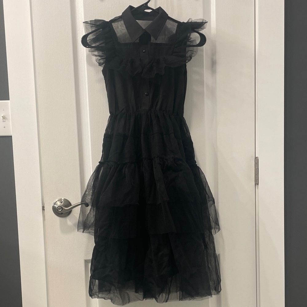 Wednesday Addams Costume w/belt and and Wig size Medium (girls 7/8) brand new